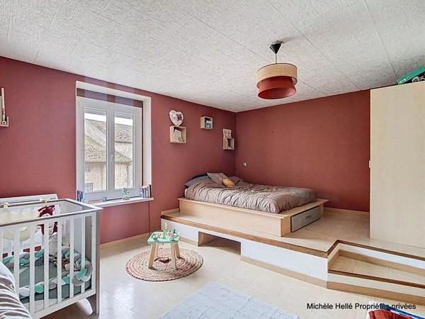 Maison 7 pièce(s) 235 m2  4/5 chambres grand espace parental terrain de  plus de 800m2