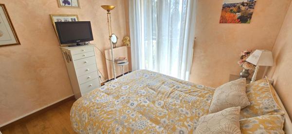 A deux pas de la place des Epars, superbe Appartement T4 avec balcon et garage !