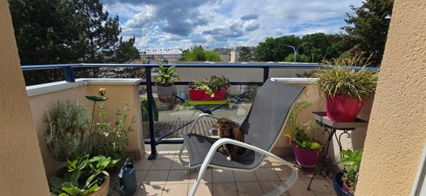 A deux pas de la place des Epars, superbe Appartement T4 avec balcon et garage !