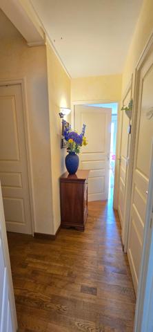 A deux pas de la place des Epars, superbe Appartement T4 avec balcon et garage !