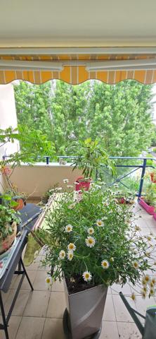 A deux pas de la place des Epars, superbe Appartement T4 avec balcon et garage !