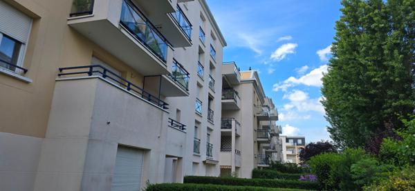 A deux pas de la place des Epars, superbe Appartement T4 avec balcon et garage !