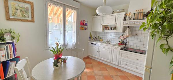 A deux pas de la place des Epars, superbe Appartement T4 avec balcon et garage !