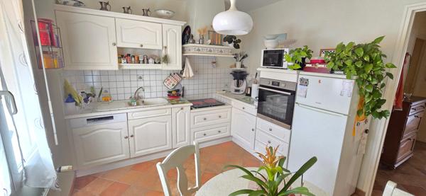 A deux pas de la place des Epars, superbe Appartement T4 avec balcon et garage !