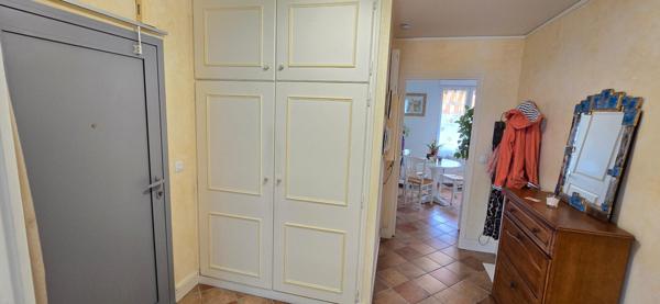 A deux pas de la place des Epars, superbe Appartement T4 avec balcon et garage !