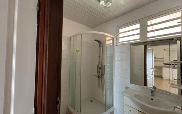 Appartement à louer    2 pièces •  Remire-Montjoly