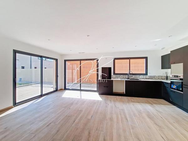 Villa T5 4 chambres 105 m² piscine et garage NEUF