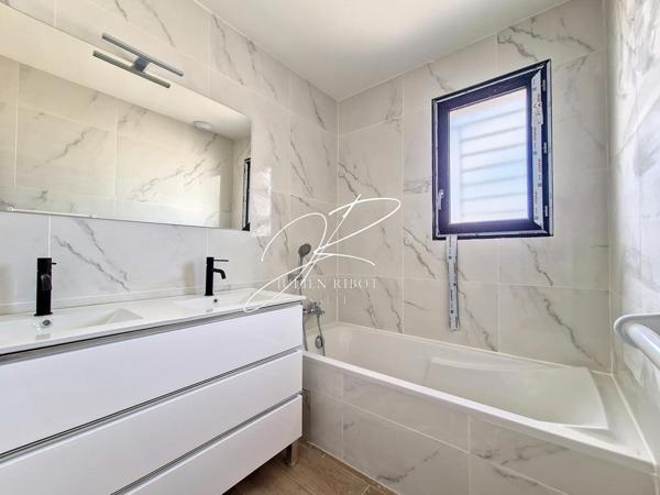 Villa T5 4 chambres 105 m² piscine et garage NEUF