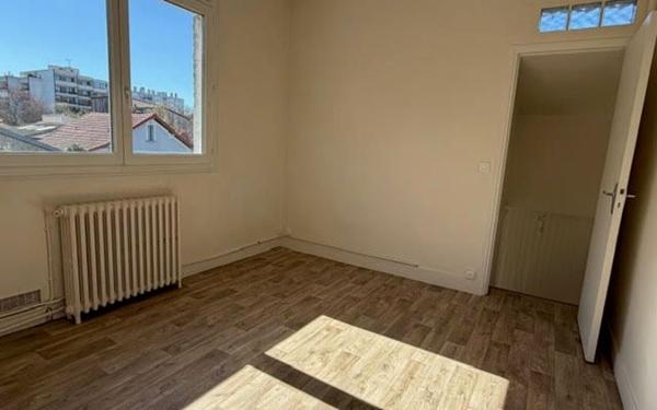 Appartement à vendre    3 pièces • 47 m2 Maisons-Alfort