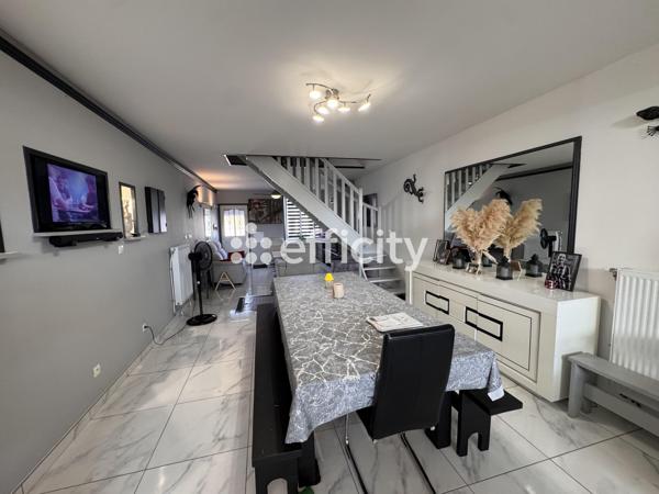 Maison
         7 pièces
        - 108 m² 175 000 € *