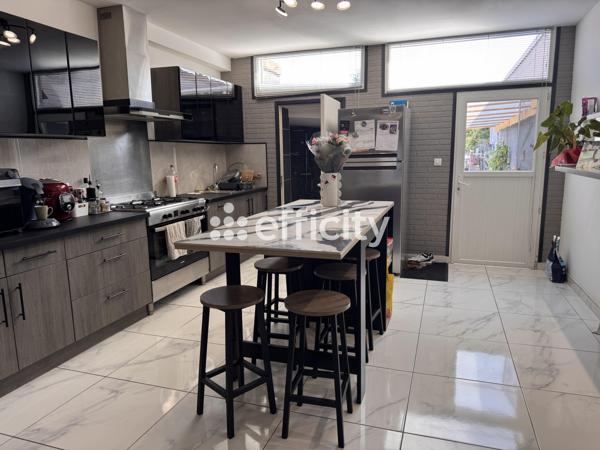 Maison
         7 pièces
        - 108 m² 175 000 € *
