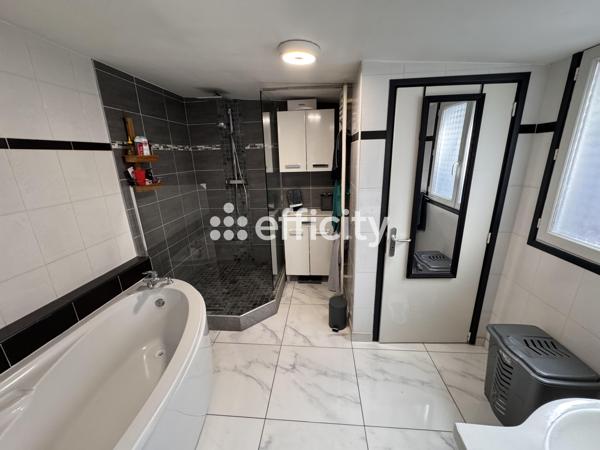 Maison
         7 pièces
        - 108 m² 175 000 € *