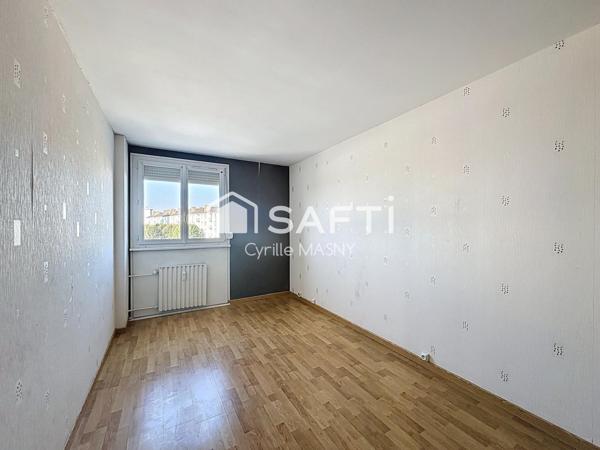 Appartement traversant et baigné de lumière, 2 chambres, ascenseur avec service de gardien.