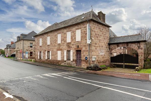 Grange à vendre 421 200 € Varetz 15 p 500 m² DPE