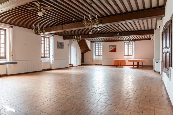 Grange à vendre 421 200 € Varetz 15 p 500 m² DPE