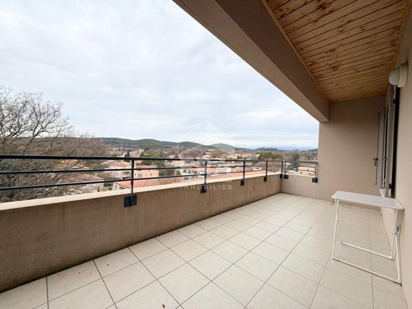 A LOUER PERTUIS 84120 RESIDENCE SECURISEE APPARTEMENT MEUBLE TYPE 2 PIECES AVEC TERRASSE ET PLACE DE STATIONNEMENT
