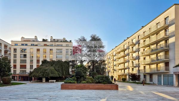 Deux pièces 51 m2 - balcon - bon état - Versailles Grand-Siècle