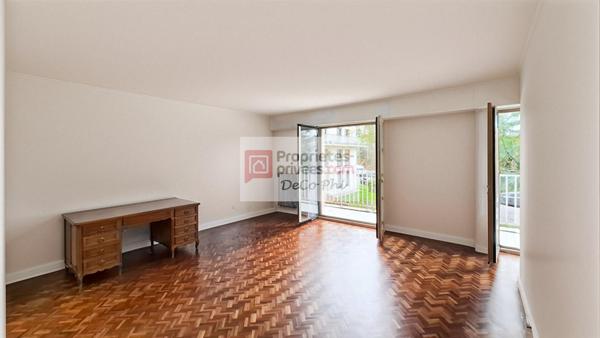 Deux pièces 51 m2 - balcon - bon état - Versailles Grand-Siècle