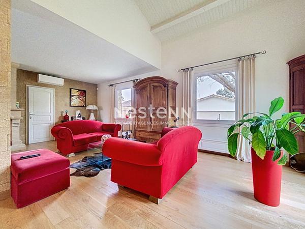 SOUS OFFRE - CUGNAUX - Villa d'architecte de 7 pièces avec Piscine, pool house et 2 grands garages