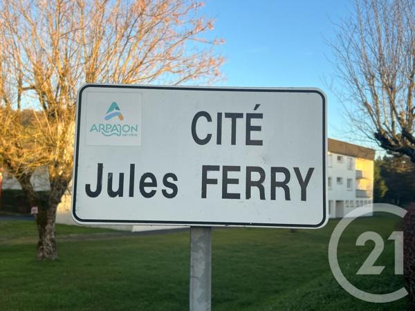 Appartement F4 à vendre  4 pièces - 75 m2 ARPAJON SUR CERE - 15