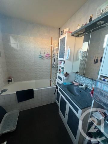 Appartement F4 à vendre  4 pièces - 75 m2 ARPAJON SUR CERE - 15