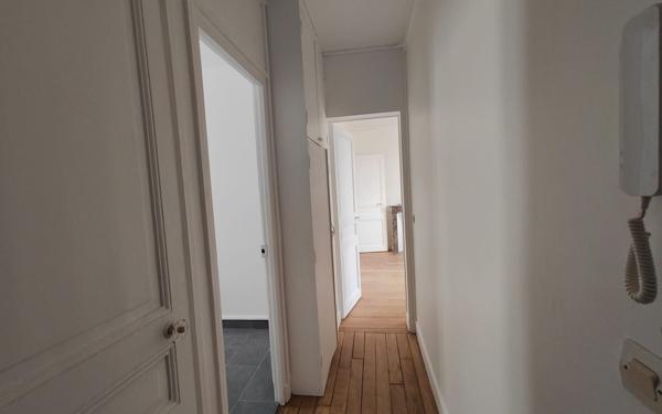 Appartement à vendre    2 pièces • 35,28 m2 Saint-Ouen