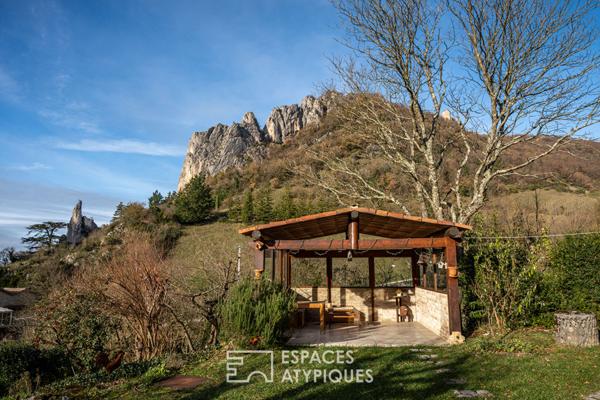 Maison en pierre XIXe rénovée avec vue et vaste terrain arboré