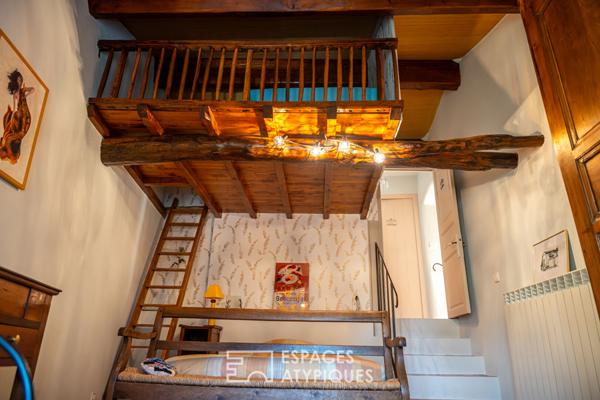 Maison en pierre XIXe rénovée avec vue et vaste terrain arboré