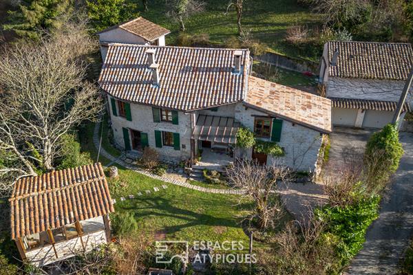 Maison en pierre XIXe rénovée avec vue et vaste terrain arboré