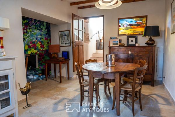 Maison en pierre XIXe rénovée avec vue et vaste terrain arboré