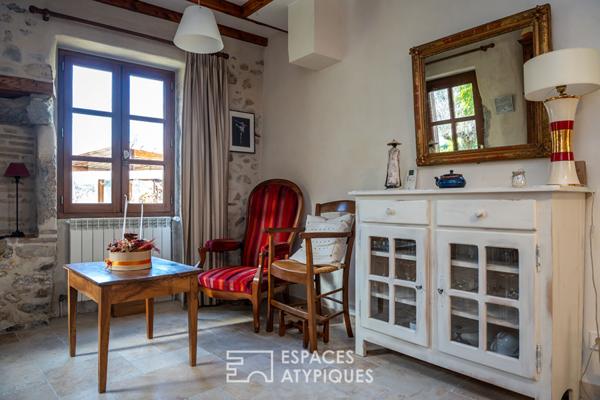 Maison en pierre XIXe rénovée avec vue et vaste terrain arboré