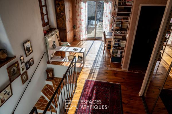 Maison en pierre XIXe rénovée avec vue et vaste terrain arboré