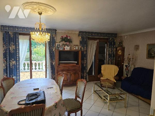 Pavillon proches des commerces et écoles.