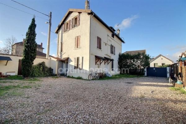 appartement 1 pièce de 20 m2 avec cave et parking à vendre à Carrières sous Poissy au prix de 89000 euros