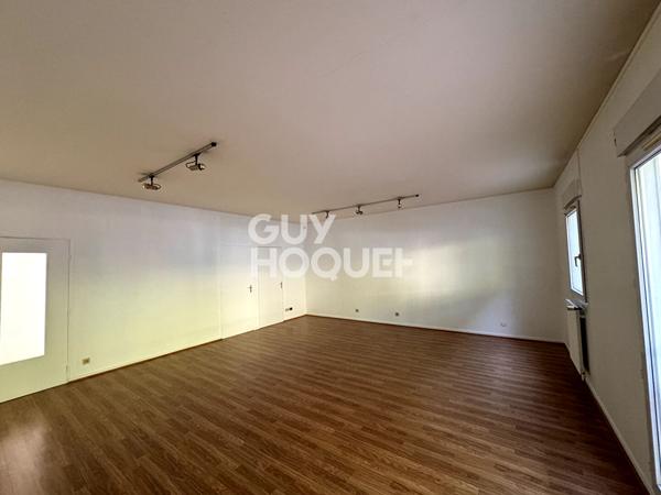 CENTRE VILLE - APPARTEMENT 5 PIÈCES REZ DE CHAUSSEE