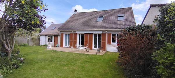 Maison Familiale de 141m², 5 chambres dans résidence prisée