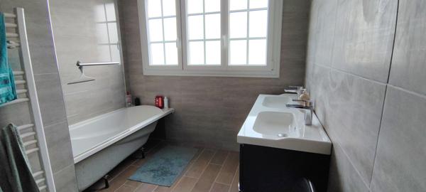Maison Familiale de 141m², 5 chambres dans résidence prisée