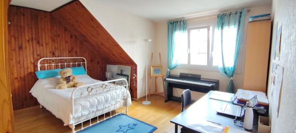 Maison Familiale de 141m², 5 chambres dans résidence prisée