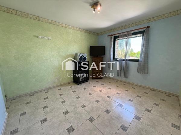Maison avec sous-sol sur beau terrain arboré