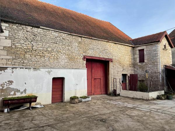 Corps de ferme à Vanvey avec toutes ses dépendances !