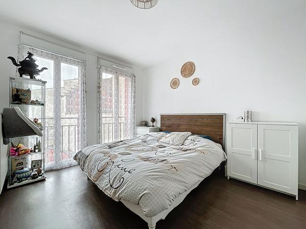 Appartement 4 pièces 80 m2 + Terrasse + parking