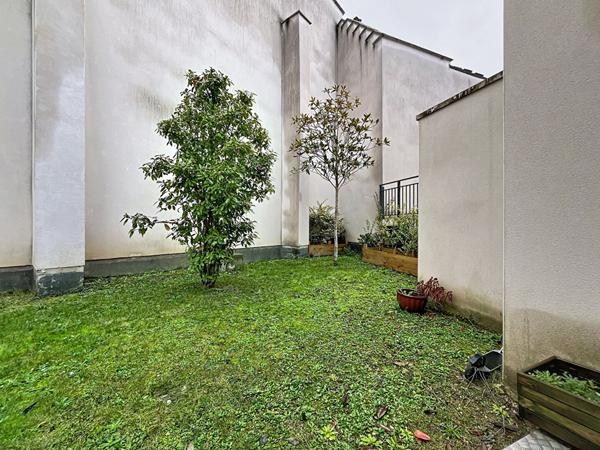 Appartement 4 pièces 80 m2 + Terrasse + parking