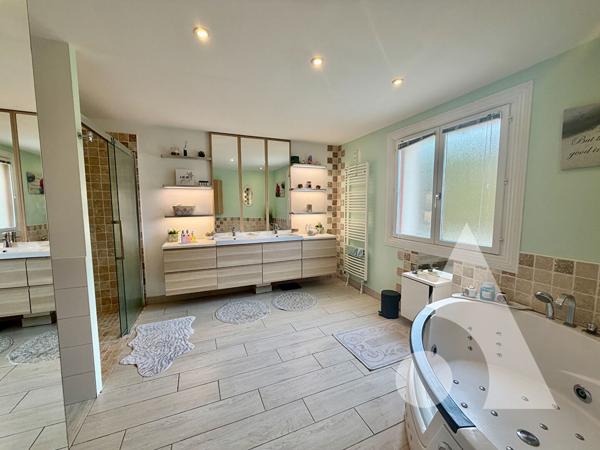 Maison 6 pièces 237.5 m2