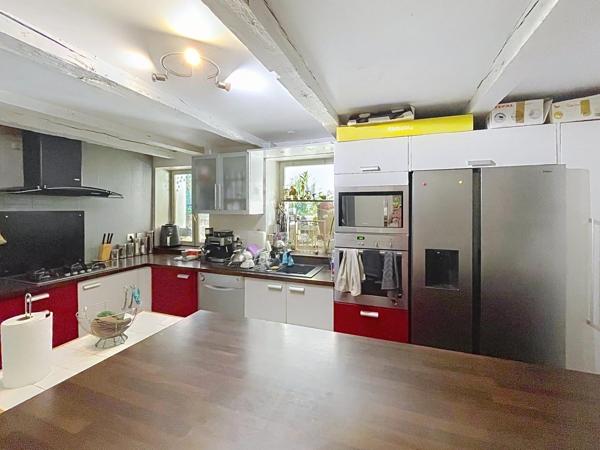 Maison familiale avec appartement indépendant et grand jardin