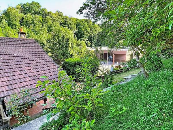 Maison familiale avec appartement indépendant et grand jardin