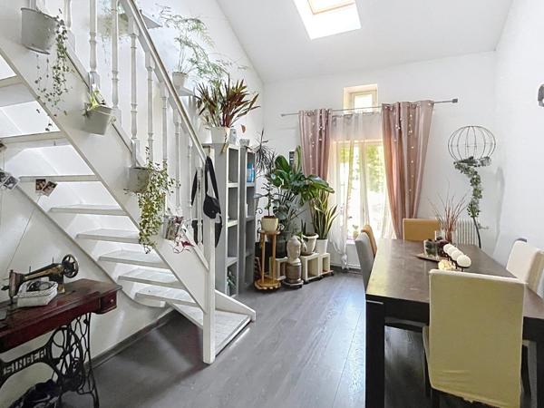 Maison familiale avec appartement indépendant et grand jardin