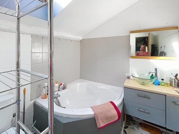 Maison familiale avec appartement indépendant et grand jardin