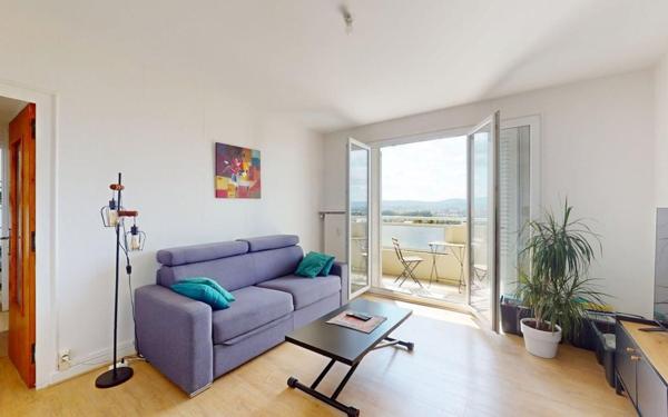 Appartement à vendre    4 pièces •  Jassans-Riottier