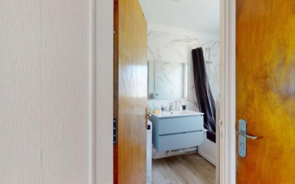 Appartement à vendre    4 pièces •  Jassans-Riottier