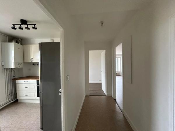 Location                                                      Appartement
                        
                     3 pièces                      65 m2                     à Montlhéry